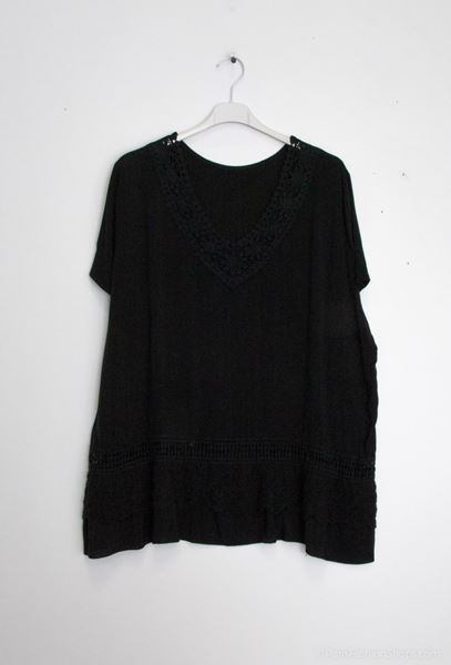Immagine di CURVY GIRL VISCOSE SUMMER TOP WITH LACE DETAIL